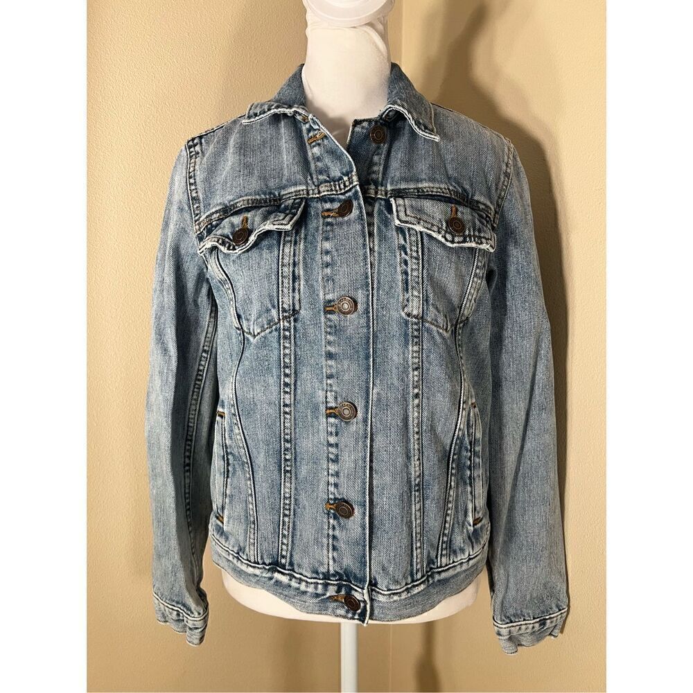 Gap Light Wash Distressed Button Front Icon Denim Jacket Women's Small